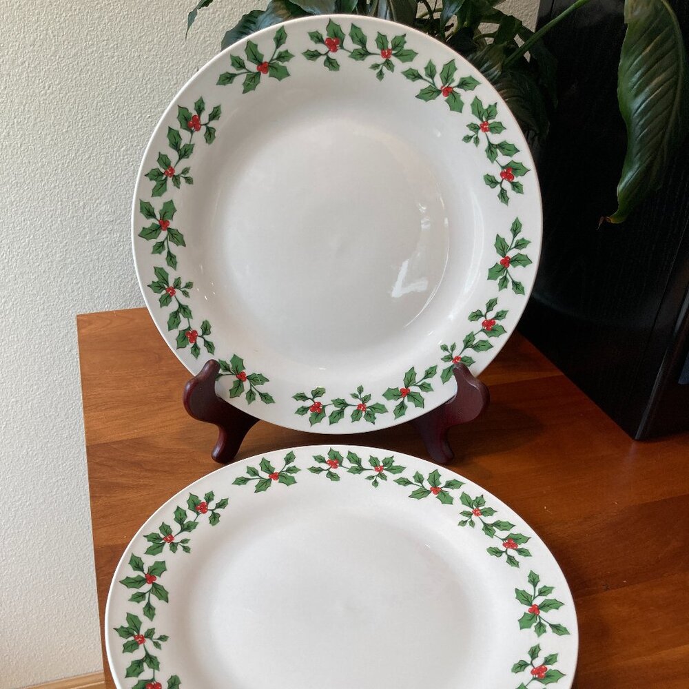 Royal Norfolk Christmas Dinner Plates Holly Berries 10.5" discontinued. Set of 2